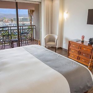 Quarto individual com vista para o porto marinho